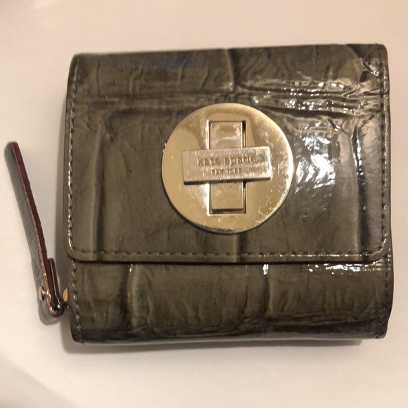 Kate Spade New York Croc Embossed Patent Leather Wallet Trifold ID Coin Bill CC - Picture 1 of 10